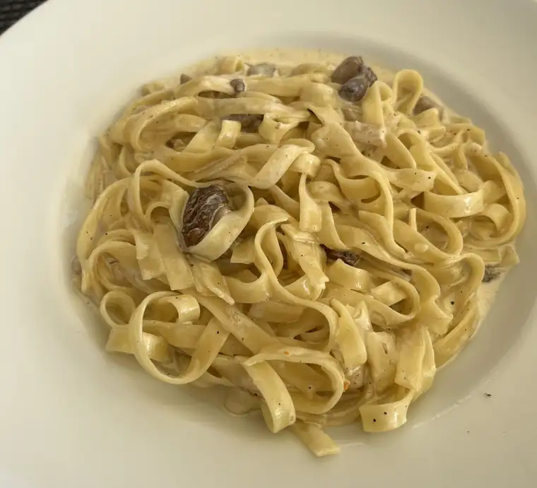 Tagliatelle w sosie z grzybów leśnych